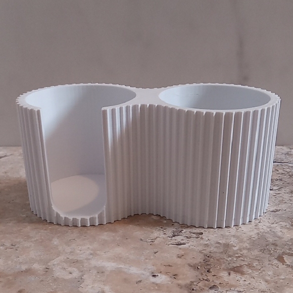 White Ribbed Organizer - Picture 1 of 5